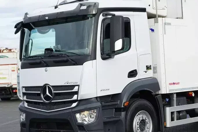 Mercedes ANTOS / 2535 / EURO 6 / CHŁODNIA + WINDA / 23 PALETY / OŚ SKRĘTNA zdjęcie 20