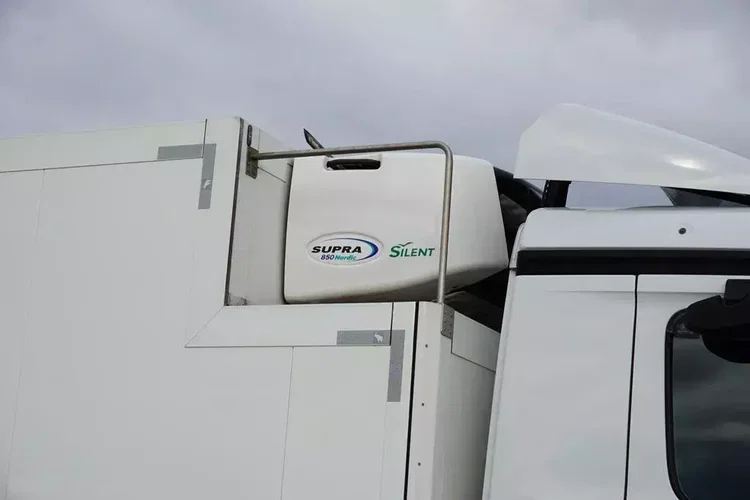 Mercedes ANTOS / 2535 / EURO 6 / CHŁODNIA + WINDA / 23 PALETY / OŚ SKRĘTNA zdjęcie 28