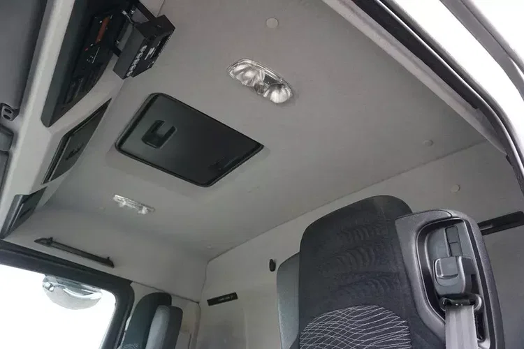 Mercedes ANTOS / 2535 / EURO 6 / CHŁODNIA + WINDA / 23 PALETY / OŚ SKRĘTNA zdjęcie 37