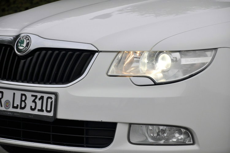 Skoda Superb 2.0TDI(140KM) Bi-Xenon Navi DSG Skóry El.Fotele Chrom F1 Alu17"ASO zdjęcie 12