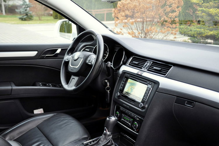 Skoda Superb 2.0TDI(140KM) Bi-Xenon Navi DSG Skóry El.Fotele Chrom F1 Alu17"ASO zdjęcie 18