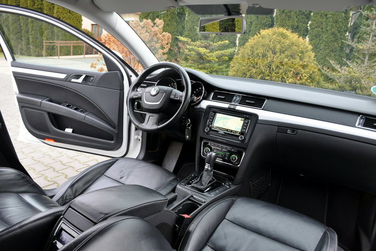 Skoda Superb 2.0TDI(140KM) Bi-Xenon Navi DSG Skóry El.Fotele Chrom F1 Alu17"ASO zdjęcie 27