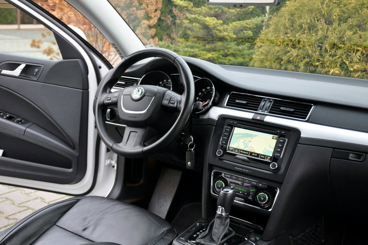 Skoda Superb 2.0TDI(140KM) Bi-Xenon Navi DSG Skóry El.Fotele Chrom F1 Alu17"ASO zdjęcie 28