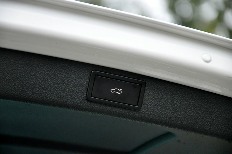 Skoda Superb 2.0TDI(140KM) Bi-Xenon Navi DSG Skóry El.Fotele Chrom F1 Alu17"ASO zdjęcie 39