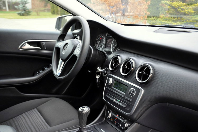 Mercedes A 180 1.6i(122KM) Radar Klimatyzacja 2xParktronik El.Szyby I Wł Alu16"ASO zdjęcie 18