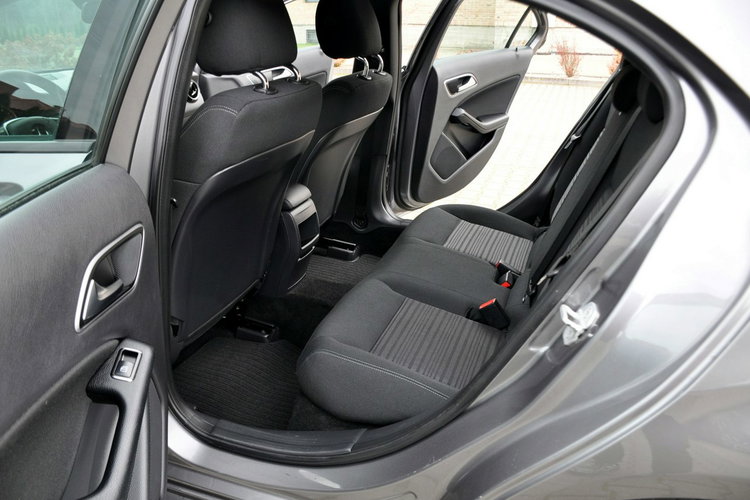 Mercedes A 180 1.6i(122KM) Radar Klimatyzacja 2xParktronik El.Szyby I Wł Alu16"ASO zdjęcie 20