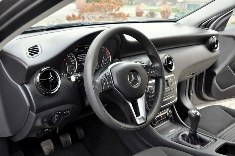 Mercedes A 180 1.6i(122KM) Radar Klimatyzacja 2xParktronik El.Szyby I Wł Alu16"ASO zdjęcie 22