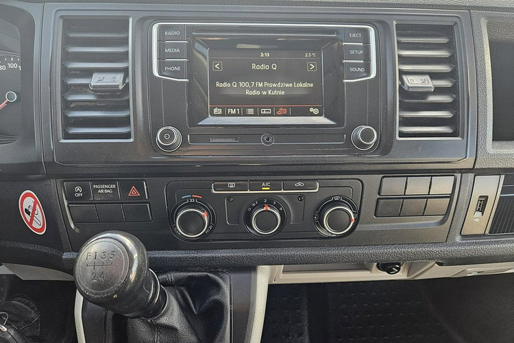 Volkswagen Transporter T6 brygadówka 6 osób L2 zdjęcie 9