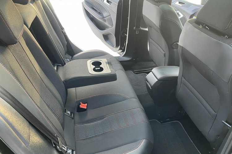 Peugeot 308 GT Zadbany z oryginalnym niskim przebiegiem zdjęcie 12