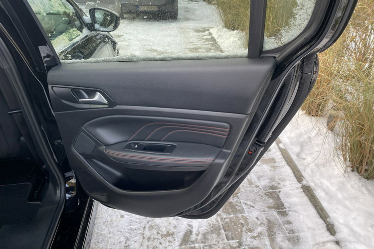 Peugeot 308 GT Zadbany z oryginalnym niskim przebiegiem zdjęcie 14