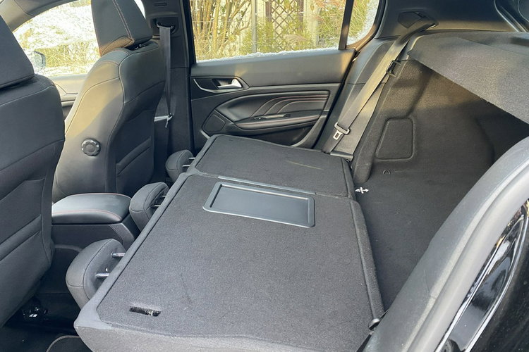 Peugeot 308 GT Zadbany z oryginalnym niskim przebiegiem zdjęcie 15