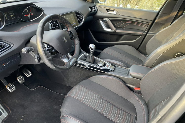 Peugeot 308 GT Zadbany z oryginalnym niskim przebiegiem zdjęcie 19