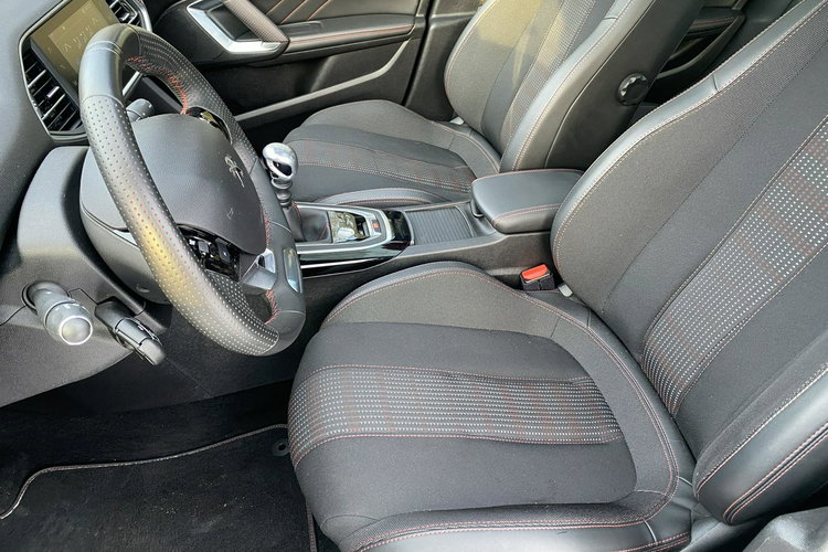 Peugeot 308 GT Zadbany z oryginalnym niskim przebiegiem zdjęcie 20