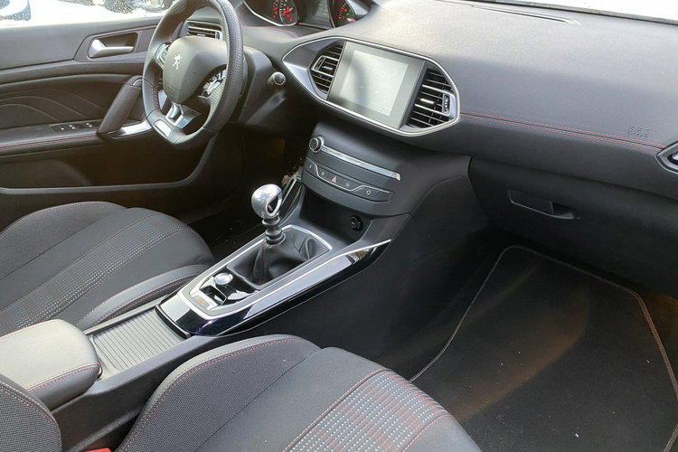 Peugeot 308 GT Zadbany z oryginalnym niskim przebiegiem zdjęcie 5