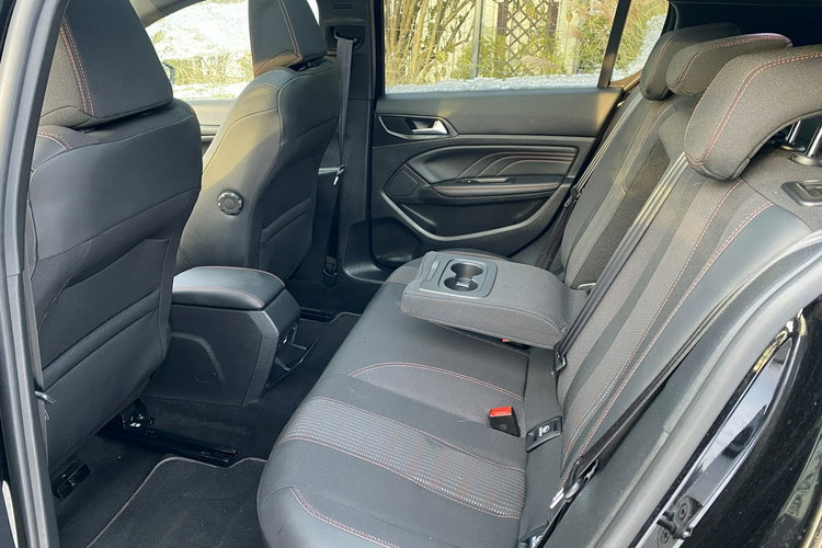 Peugeot 308 GT Zadbany z oryginalnym niskim przebiegiem zdjęcie 6