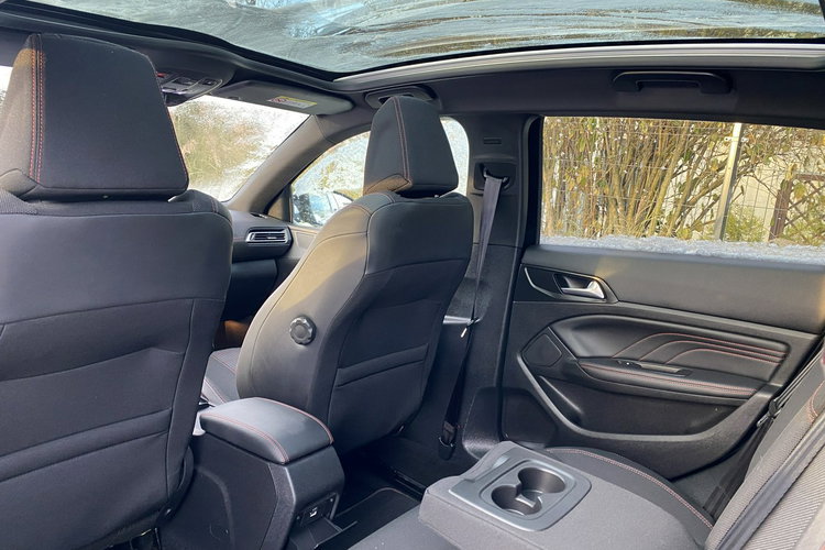 Peugeot 308 GT Zadbany z oryginalnym niskim przebiegiem zdjęcie 7