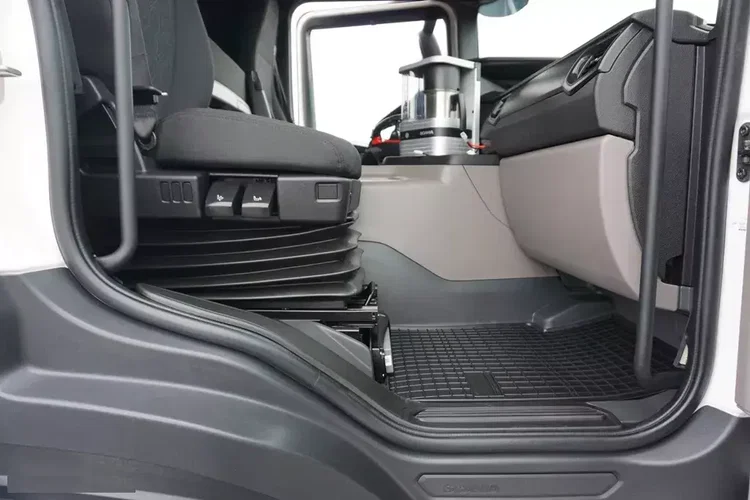 Scania P 410 / 6 X 2 / SKRZYNIOWY + HDS / PALFINGER PK 24 001 / OŚ SKRĘTNA / WYS. 15 M zdjęcie 27