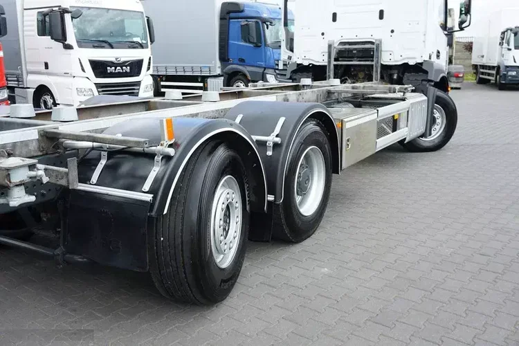 Mercedes / ANTOS / 2535 / ACC / E 6 / BDF + WINDA / 7.15 , 7.45, 7.82 M / OŚ SKRĘTNA zdjęcie 19