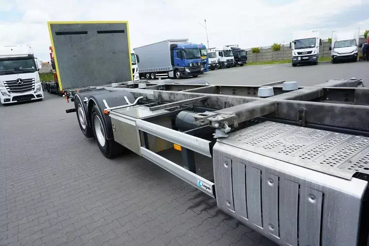 Mercedes / ANTOS / 2535 / ACC / E 6 / BDF + WINDA / 7.15 , 7.45, 7.82 M / OŚ SKRĘTNA zdjęcie 26