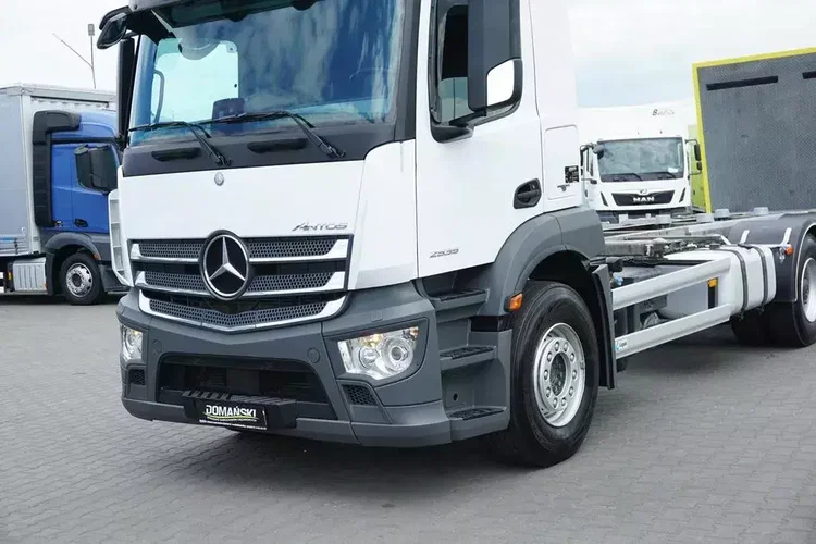 Mercedes / ANTOS / 2535 / ACC / E 6 / BDF + WINDA / 7.15 , 7.45, 7.82 M / OŚ SKRĘTNA zdjęcie 30