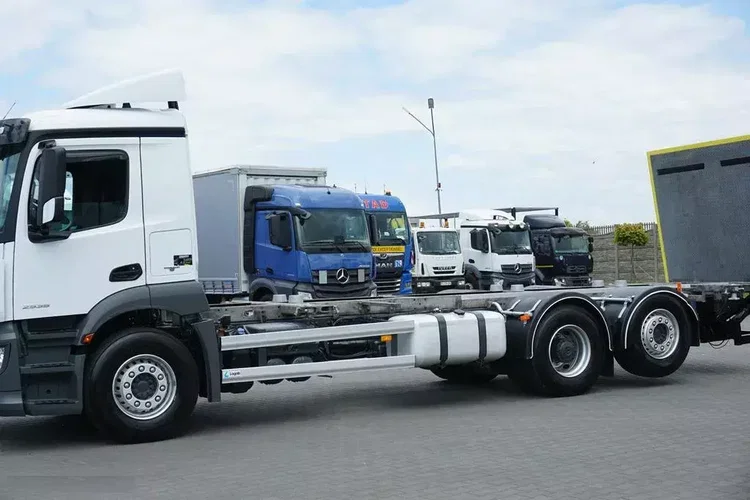 Mercedes / ANTOS / 2535 / ACC / E 6 / BDF + WINDA / 7.15 , 7.45, 7.82 M / OŚ SKRĘTNA zdjęcie 33