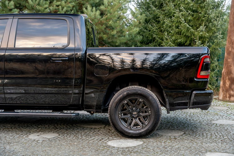 1500 CrewCab Sport / 5.7 V8 HEMI / Bogata opcja / Bezwypadkowy / FV zdjęcie 18