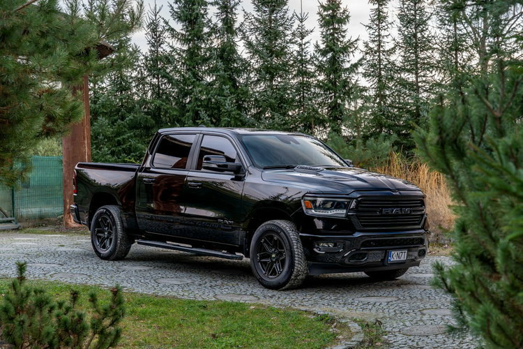 1500 CrewCab Sport / 5.7 V8 HEMI / Bogata opcja / Bezwypadkowy / FV zdjęcie 19