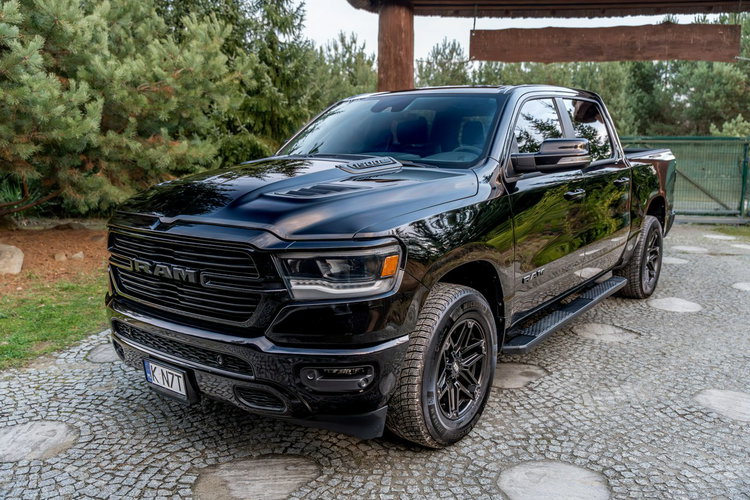 1500 CrewCab Sport / 5.7 V8 HEMI / Bogata opcja / Bezwypadkowy / FV zdjęcie 21