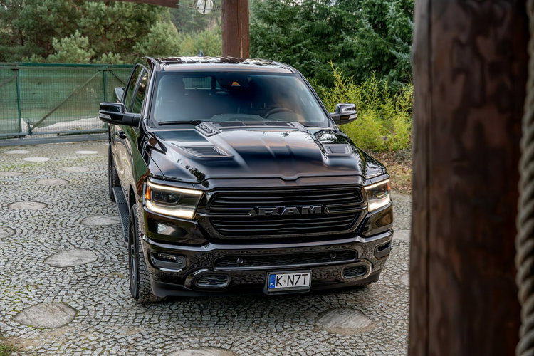 1500 CrewCab Sport / 5.7 V8 HEMI / Bogata opcja / Bezwypadkowy / FV zdjęcie 23