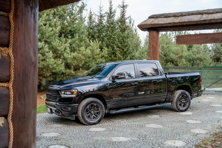 1500 CrewCab Sport / 5.7 V8 HEMI / Bogata opcja / Bezwypadkowy / FV zdjęcie 27