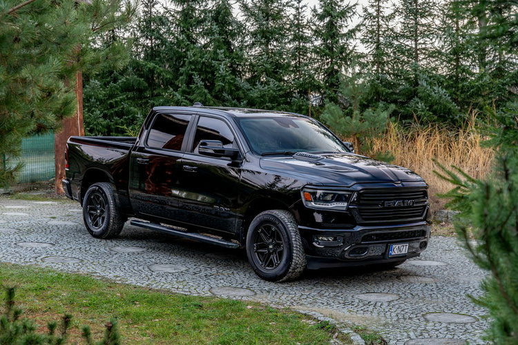 1500 CrewCab Sport / 5.7 V8 HEMI / Bogata opcja / Bezwypadkowy / FV zdjęcie 28