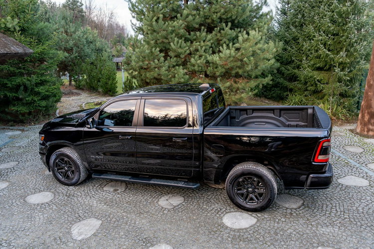 1500 CrewCab Sport / 5.7 V8 HEMI / Bogata opcja / Bezwypadkowy / FV zdjęcie 30