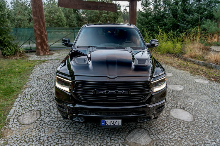 1500 CrewCab Sport / 5.7 V8 HEMI / Bogata opcja / Bezwypadkowy / FV zdjęcie 31