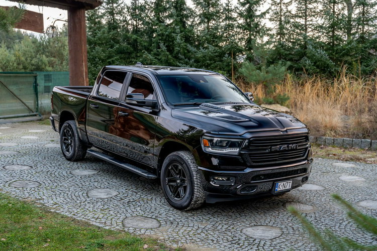 1500 CrewCab Sport / 5.7 V8 HEMI / Bogata opcja / Bezwypadkowy / FV zdjęcie 33