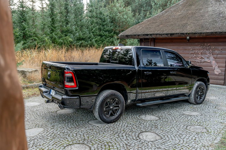 1500 CrewCab Sport / 5.7 V8 HEMI / Bogata opcja / Bezwypadkowy / FV zdjęcie 34
