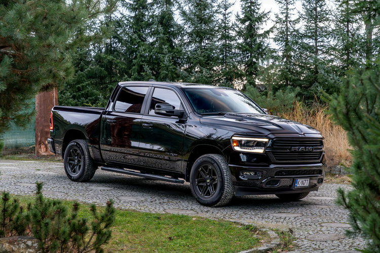 1500 CrewCab Sport / 5.7 V8 HEMI / Bogata opcja / Bezwypadkowy / FV zdjęcie 35