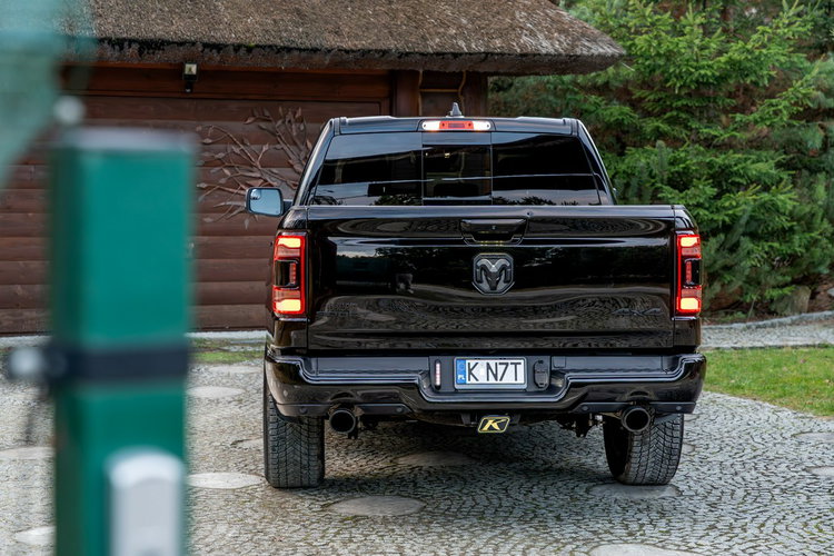 1500 CrewCab Sport / 5.7 V8 HEMI / Bogata opcja / Bezwypadkowy / FV zdjęcie 6