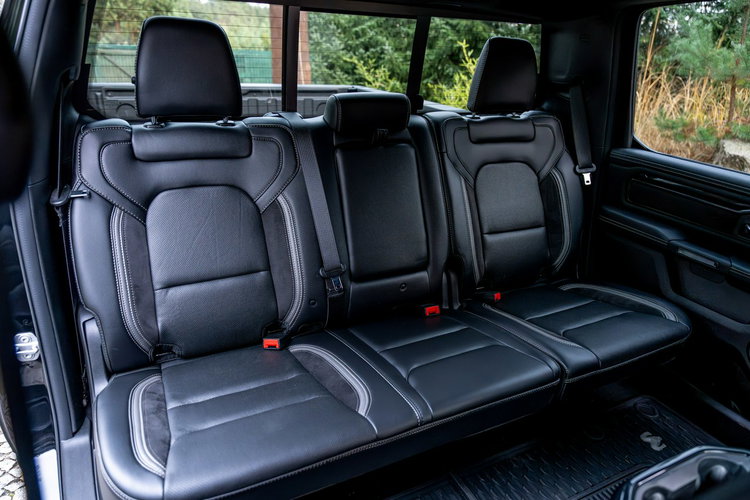 1500 CrewCab Sport / 5.7 V8 HEMI / Bogata opcja / Bezwypadkowy / FV zdjęcie 69