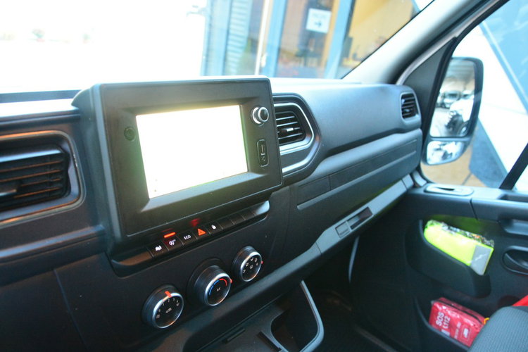 Renault Master max master 7os brygadówka L4H2 pełna opcja 2023r. 165KM zdjęcie 9