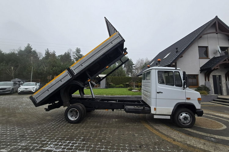 Mercedes VARIO 815 Mocna wywrotka zdjęcie 4