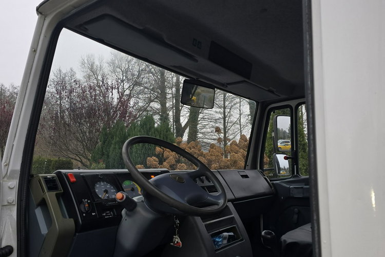 Mercedes VARIO 815 Mocna wywrotka zdjęcie 9