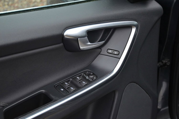 Volvo XC 60 Zarejestrowane 2.0D4 181KM Lift LED Serwis Navi Kamera Grz.fotele zdjęcie 20