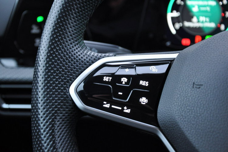 Volkswagen Golf 1.5 eTSI 150KM DSG R-line Kamera Ambiente MatrixLed 1wł SalonPL Gwar. zdjęcie 16