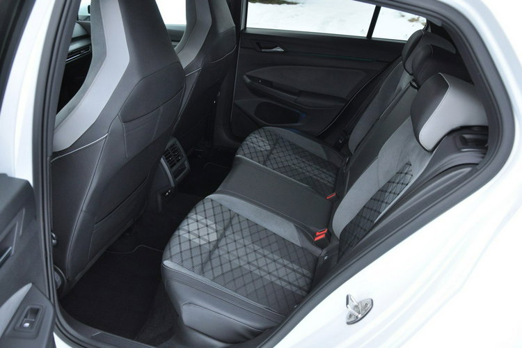 Volkswagen Golf 1.5 eTSI 150KM DSG R-line Kamera Ambiente MatrixLed 1wł SalonPL Gwar. zdjęcie 28