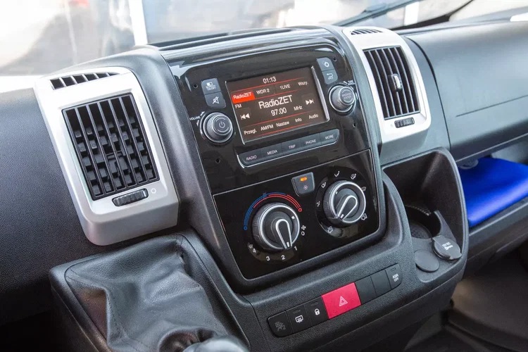 Fiat Ducato ŚREDNI 2.3 L2H2 ZAWIESZENIE MAXI 3500kg zdjęcie 29