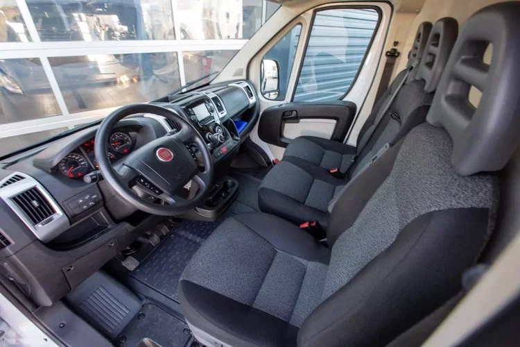Fiat Ducato ŚREDNI 2.3 L2H2 ZAWIESZENIE MAXI 3500kg zdjęcie 26