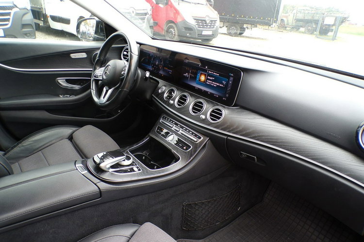E 220 MERCEDES -benz E 220 D 4 MATIC polski salon zdjęcie 5