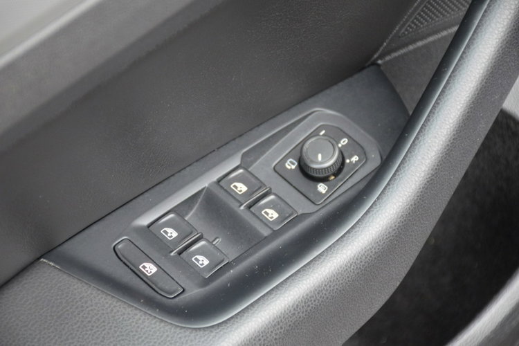 Volkswagen Passat Czarny Zarejestrowany 1.6TDI 120KM Serwis Skóra Navi Kamera zdjęcie 19