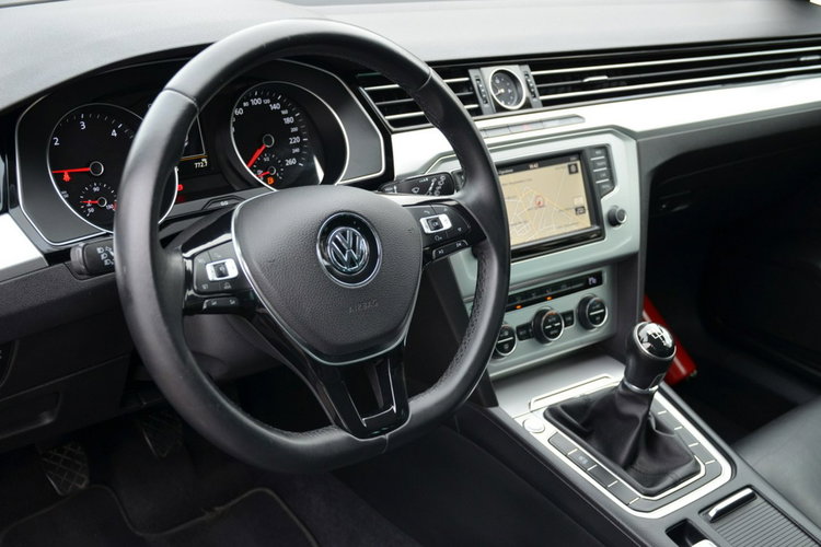 Volkswagen Passat Czarny Zarejestrowany 1.6TDI 120KM Serwis Skóra Navi Kamera zdjęcie 22
