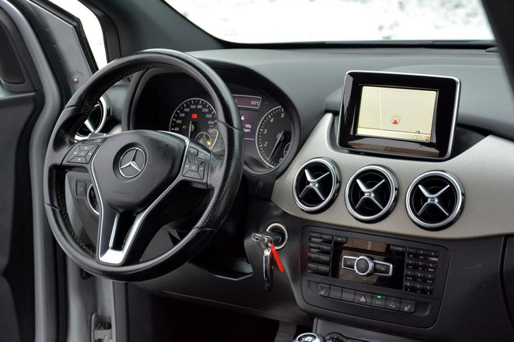 B 180 Navigacja Chromy 2x Parktronik Grzane Fotele Alu 17"ASO Mercedes zdjęcie 23